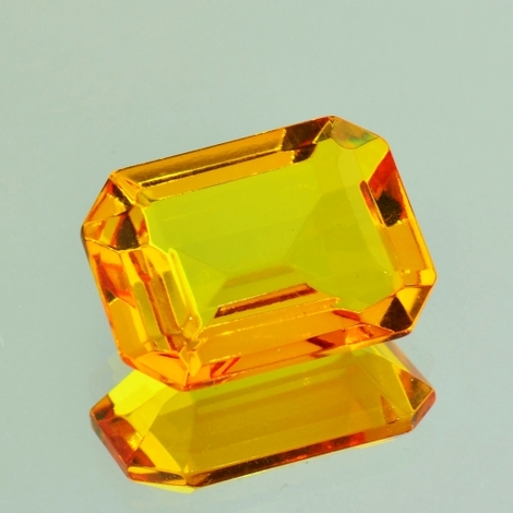 Bernstein, Achteck facettiert (6,57 ct.) aus Litauen Bernstein, Achteck facettiert (6,57 ct.) aus Litauen
