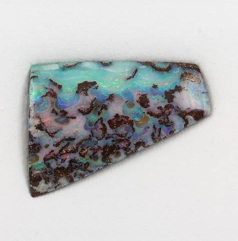 Boulder Opal, Freiform (55,51 ct.) aus Australien Boulder Opal, Freiform (55,51 ct.) aus Australien
