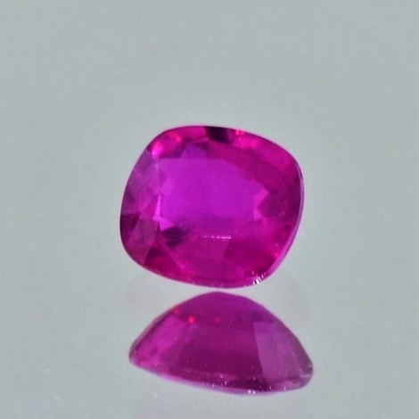 Rubin, Antikoval facettiert (1,05 ct.) aus Burma (Myanmar) Rubin, Antikoval facettiert (1,05 ct.) aus Burma (Myanmar)