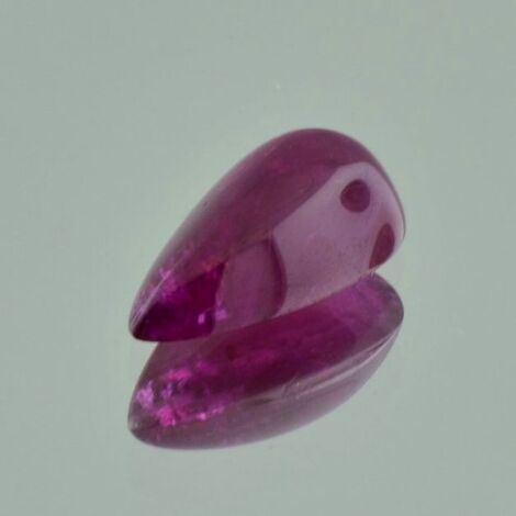 Burma Ruby cabochon pear red unbehandel 4.24 ct.