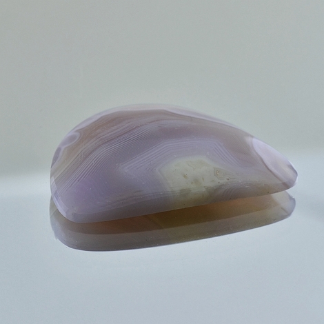 Chalcedon, Freiform Cabochon (20,37 ct.) aus Botswana Chalcedon, Freiform Cabochon (20,37 ct.) aus Botswana
