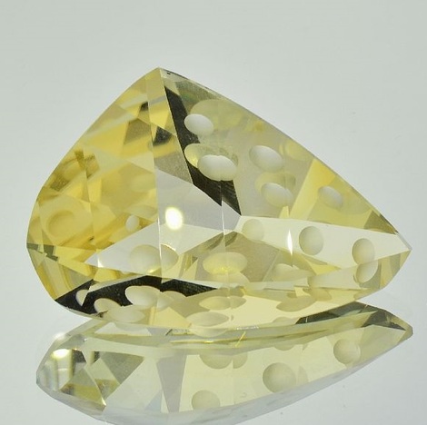 Citrine Design light yellow unheated 82.43 ct