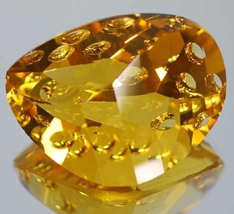 Citrin, Design-Freiform facettiert (123,04 ct.) aus Brasilien (Minas Gerais)