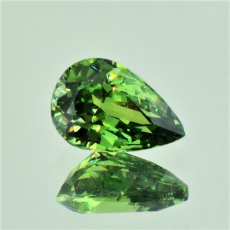 Demantoid, Tropfen facettiert (2,13 ct.) aus Namibia (Erongo, Green Dragon Mine)