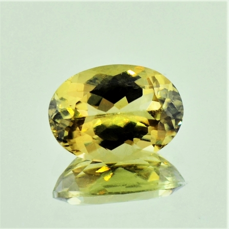 Diaspor, Oval facettiert (5,46 ct.) aus Türkei (Anatolisches Gebirge) Diaspor, Oval facettiert (5,46 ct.) aus Türkei (Anatolisches Gebirge)