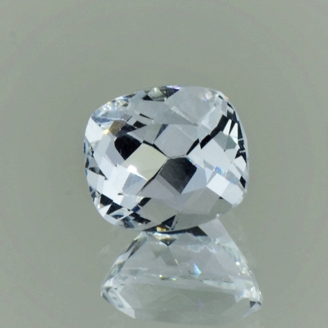 Goshenit, Antikoval facettiert (3,45 ct.) aus Brasilien (Minas Gerais) Goshenit, Antikoval facettiert (3,45 ct.) aus Brasilien (Minas Gerais)