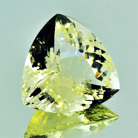 Edelberyll, Trillion facettiert (31,60 ct.) aus Nigeria Edelberyll, Trillion facettiert (31,60 ct.) aus Nigeria