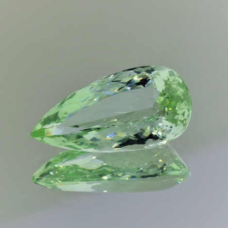 Edelberyll, Tropfen facettiert (13,81 ct.) aus Brasilien (Minas Gerais)