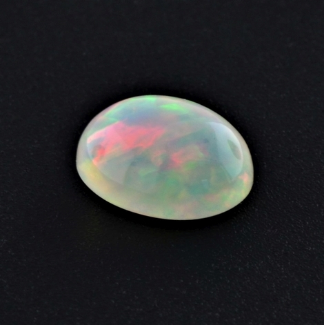 Edelopal, Oval Cabochon (3,27 ct.) aus Äthiopien (Welo) Edelopal, Oval Cabochon (3,27 ct.) aus Äthiopien (Welo)
