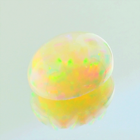 Edelopal, Oval Cabochon (4,69 ct.) aus Äthiopien (Welo) Edelopal, Oval Cabochon (4,69 ct.) aus Äthiopien (Welo)