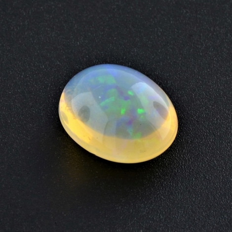 Edelopal Cabochon oval 7,08 ct