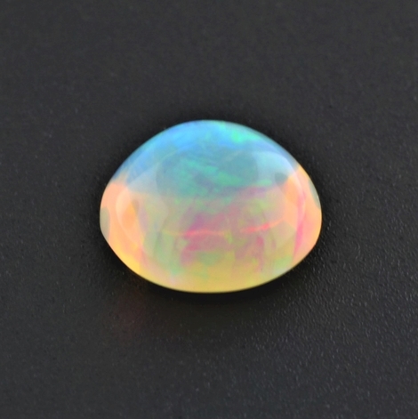 Edelopal, Rund Cabochon (6,62  ct.) aus Äthiopien (Welo)