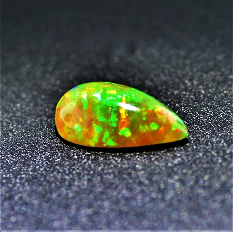 Edelopal Cabochon Tropfen 3,39 ct Edelopal Cabochon Tropfen 3,39 ct