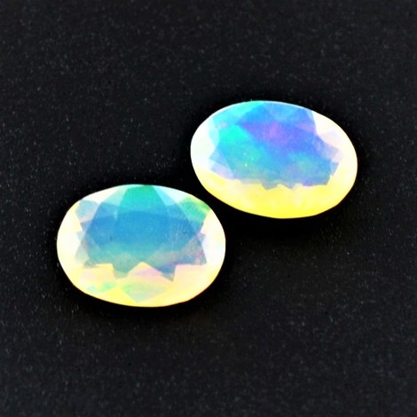Edelopal Duo oval facettiert 2,36 ct Edelopal Duo oval facettiert 2,36 ct