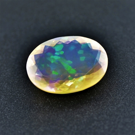 Edelopal oval facettiert 7,03 ct Edelopal oval facettiert 7,03 ct