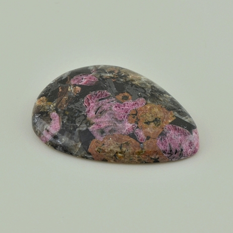 Eudialyt Cabochon Tropfen 49,43 ct Eudialyt Cabochon Tropfen 49,43 ct
