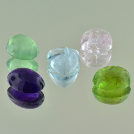 Mixed Lot, Oval & Trillion Cabochon (32,65 ct.) aus Brasilien & Asien Mixed Lot, Oval & Trillion Cabochon (32,65 ct.) aus Brasilien & Asien
