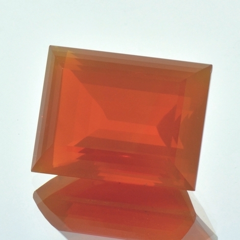 Feueropal, Rechteck facettiert (33,52 ct.) aus Mexiko (Queretaro) Feueropal, Rechteck facettiert (33,52 ct.) aus Mexiko (Queretaro)