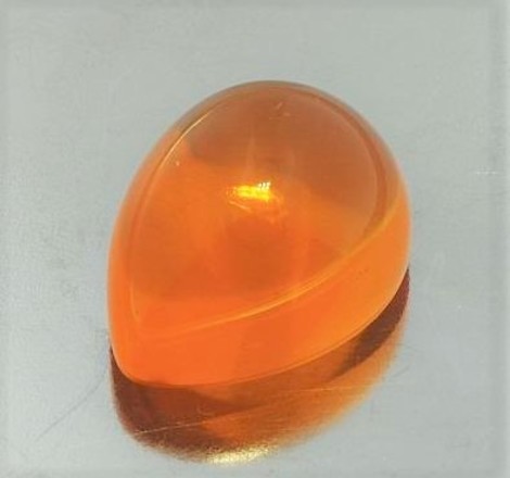 Feueropal, Tropfen Cabochon (11,47 ct.) aus Brasilien (Rio Grande do Sul) Feueropal, Tropfen Cabochon (11,47 ct.) aus Brasilien (Rio Grande do Sul)