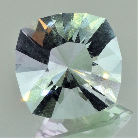 Fluorit, Design-Antik facettiert (31,37 ct.) aus Brasilien Fluorit, Design-Antik facettiert (31,37 ct.) aus Brasilien
