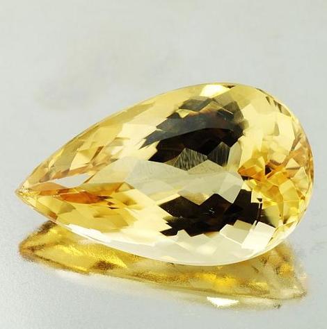 Goldberyll, Tropfen facettiert (16,86 ct.) aus Brasilien (Minas Gerais)