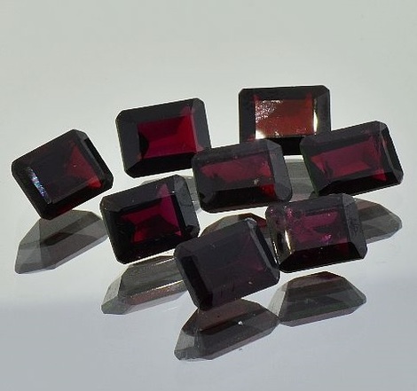 Almandin Granat Lot, Achteck facettiert (20,21 ct.) aus Indien (Rajasthan) Almandin Granat Lot, Achteck facettiert (20,21 ct.) aus Indien (Rajasthan)