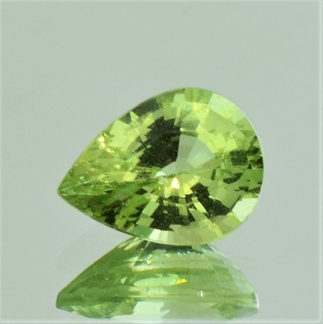 Granat Grossular Tropfen 3,85 ct Granat Grossular Tropfen 3,85 ct