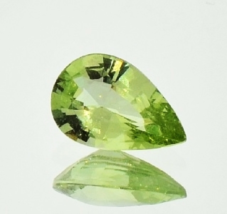 Garnet pear yellowish green 1.87 ct Garnet pear yellowish green 1.87 ct