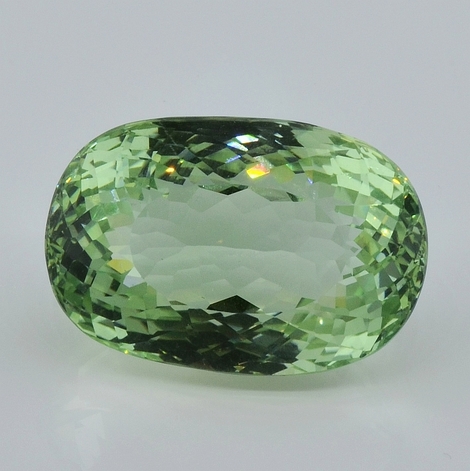 Grüner Beryll oval 73.49 ct Grüner Beryll oval 73.49 ct