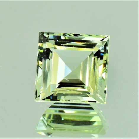 Heliodor, Quadrat facettiert (7,84 ct.) aus Brasilien Heliodor, Quadrat facettiert (7,84 ct.) aus Brasilien