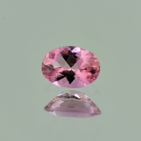 Imperial Topas, Oval facettiert (0,96 ct.) aus Brasilien (Ouro Preto, Capao Mine)