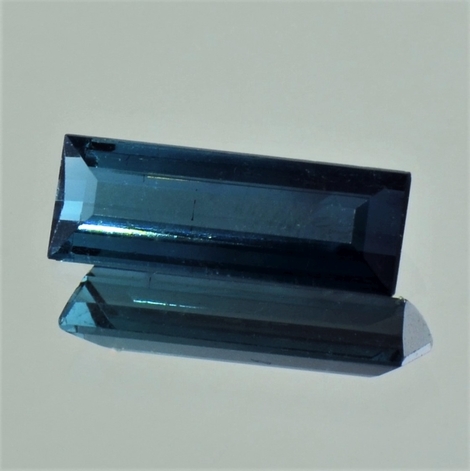 Indigolith, Rechteck facettiert (2,50 ct.) aus Brasilien Indigolith, Rechteck facettiert (2,50 ct.) aus Brasilien