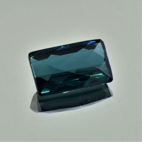 Indigolith Turmalin Rechteck grünlich-dunkelblau 6,89 ct Indigolith Turmalin Rechteck grünlich-dunkelblau 6,89 ct