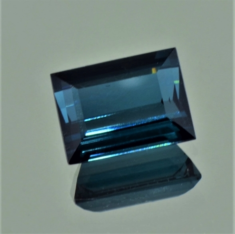 Indigolith, Rechteck facettiert (4,60 ct.) aus Brasilien Indigolith, Rechteck facettiert (4,60 ct.) aus Brasilien