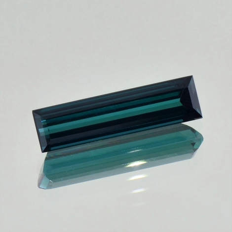Indigolith, Rechteck facettiert (7,74 ct.) aus Brasilien Indigolith, Rechteck facettiert (7,74 ct.) aus Brasilien