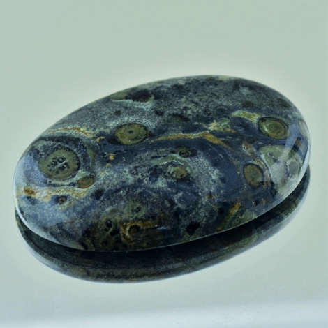 Jaspis, Oval Cabochon (105,89 ct.) aus Madagaskar Jaspis, Oval Cabochon (105,89 ct.) aus Madagaskar