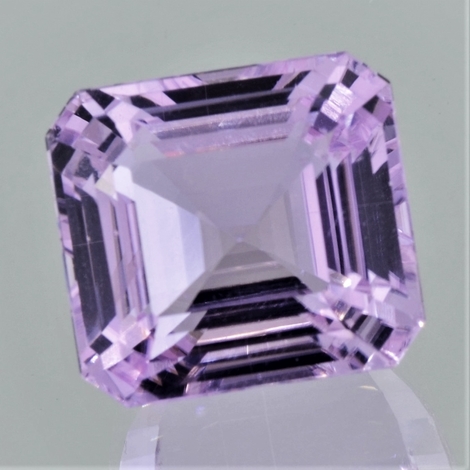 Kunzit, Achteck facettiert (56,73 ct.) aus Pakistan Kunzit, Achteck facettiert (56,73 ct.) aus Pakistan
