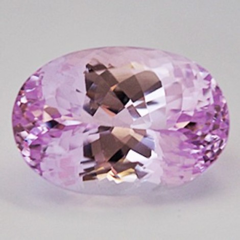 Kunzit, Oval facettiert (72,68 ct.) aus Pakistan