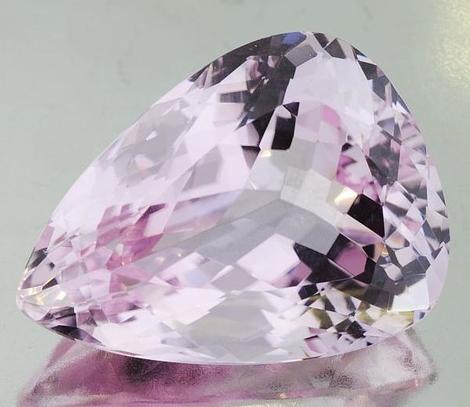 Kunzite pear 50.32 ct