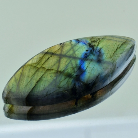 Labradorit, Navette Cabochon (118,68 ct.) aus Madagaskar Labradorit, Navette Cabochon (118,68 ct.) aus Madagaskar