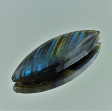 Labradorit, Navette Cabochon (44,61 ct.) aus Madagaskar Labradorit, Navette Cabochon (44,61 ct.) aus Madagaskar