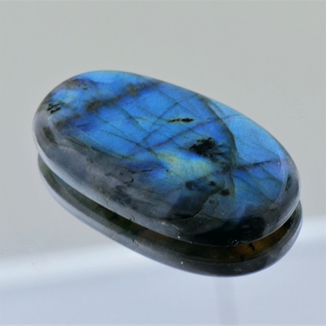 Labradorit, Oval Cabochon (67,92 ct.) aus Madagaskar Labradorit, Oval Cabochon (67,92 ct.) aus Madagaskar