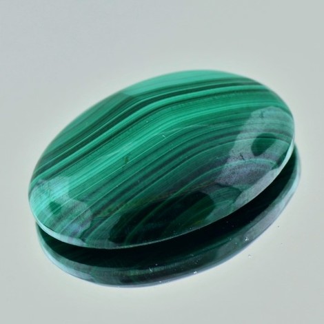 Malachit, Oval Cabochon (78,17 ct.) aus Namibia (Ogonja Mine) Malachit, Oval Cabochon (78,17 ct.) aus Namibia (Ogonja Mine)