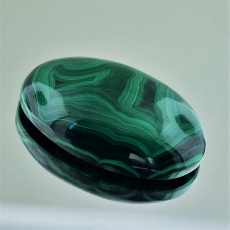 Malachit, Oval Cabochon (80,04 ct.) aus Namibia (Ogonja Mine) Malachit, Oval Cabochon (80,04 ct.) aus Namibia (Ogonja Mine)