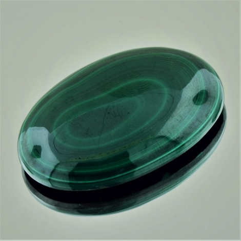 Malachit, Oval Cabochon (93,75 ct.) aus Namibia (Ogonja Mine) Malachit, Oval Cabochon (93,75 ct.) aus Namibia (Ogonja Mine)
