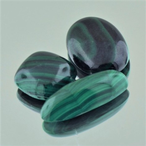Malachit Lot, Antik & Oval Cabochon (31,43 ct.) aus Afrika Malachit Lot, Antik & Oval Cabochon (31,43 ct.) aus Afrika