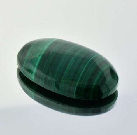 Malachit, Oval Cabochon (48,90 ct.) aus Namibia (Ogonja Mine) Malachit, Oval Cabochon (48,90 ct.) aus Namibia (Ogonja Mine)