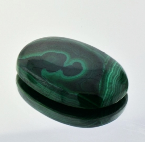 Malachit, Oval Cabochon (49,78 ct.) aus Namibia (Ogonja Mine) Malachit, Oval Cabochon (49,78 ct.) aus Namibia (Ogonja Mine)