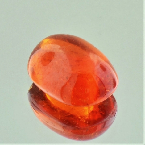 Mandarin-Granat, Antikoval Cabochon (11,35 ct.) aus Nigeria (Iseyin) Mandarin-Granat, Antikoval Cabochon (11,35 ct.) aus Nigeria (Iseyin)