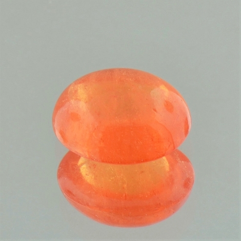Mandarin-Granat, Oval Cabochon (5,71 ct.) aus Tansania (Loliondo) Mandarin-Granat, Oval Cabochon (5,71 ct.) aus Tansania (Loliondo)